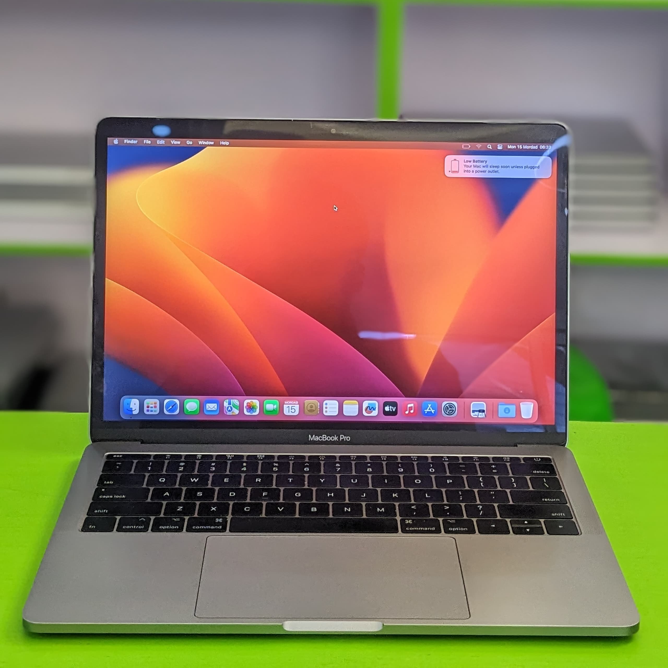  Apple Laptops